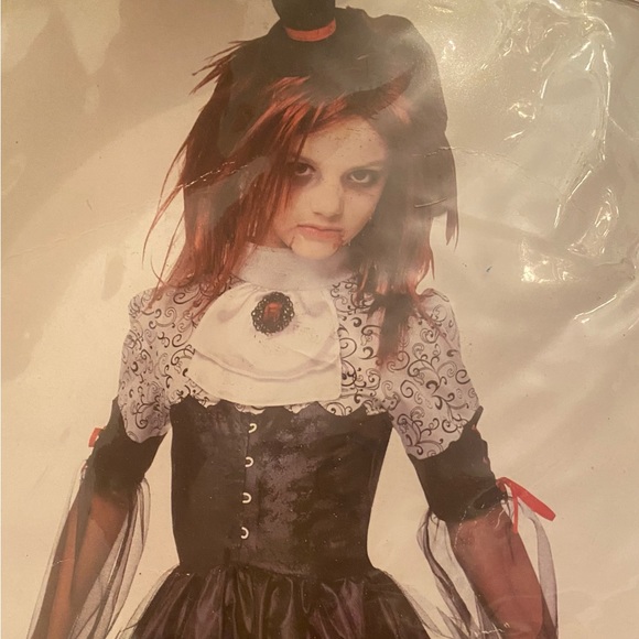 Halloween Child Edge Vamp size Medium 8-10 - Picture 1 of 5